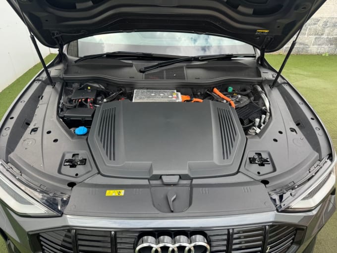 2025 Audi E-tron