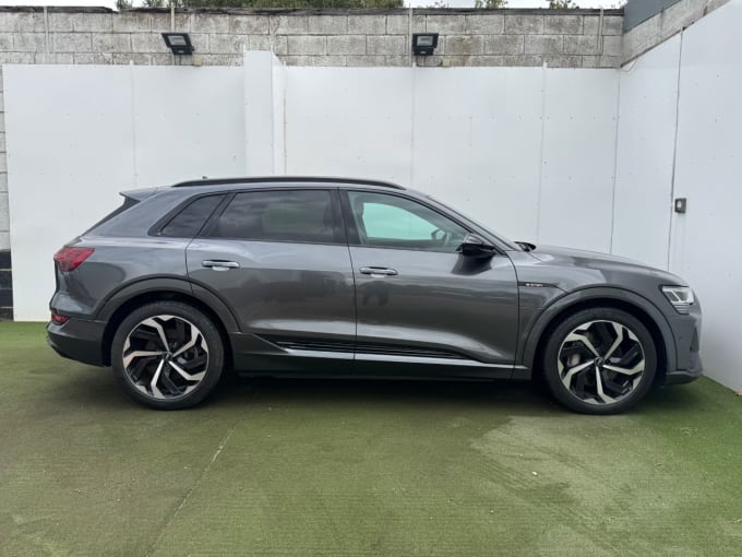 2025 Audi E-tron