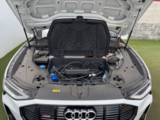 2025 Audi E-tron