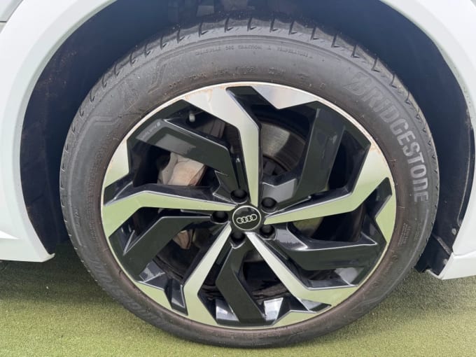 2025 Audi E-tron