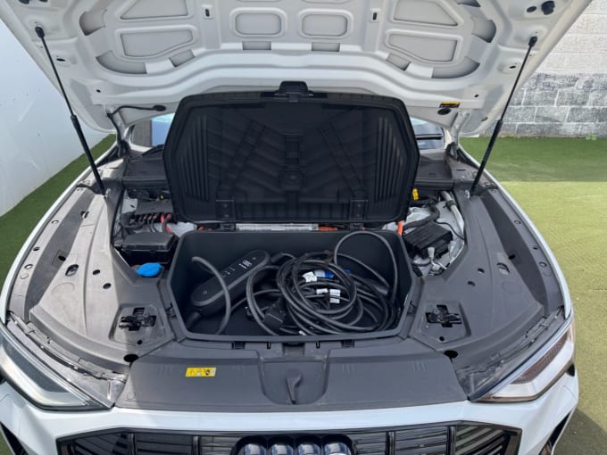 2025 Audi E-tron