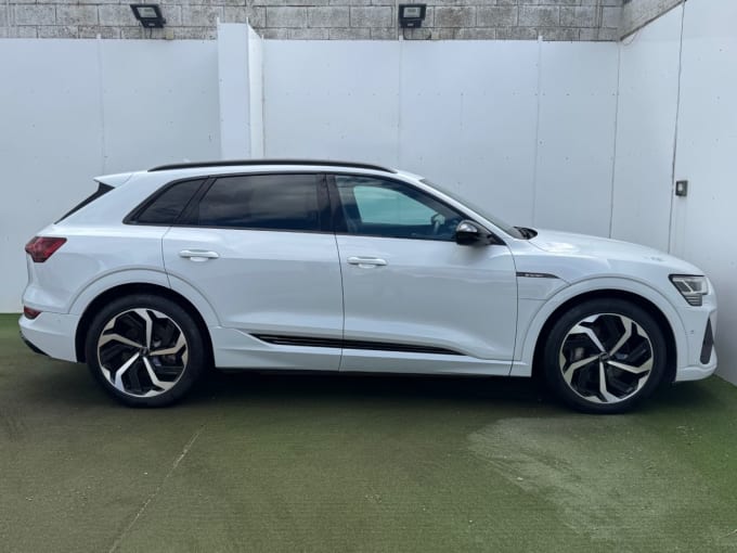 2025 Audi E-tron