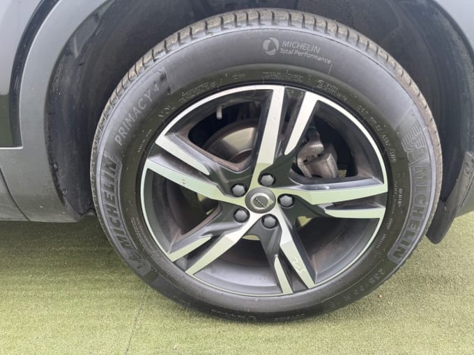 2025 Volvo Xc40