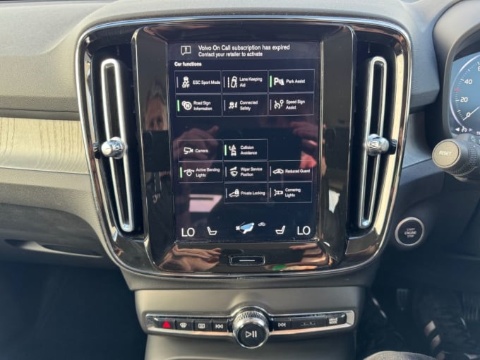 2025 Volvo Xc40