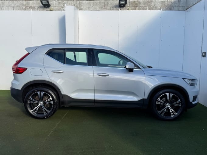 2025 Volvo Xc40