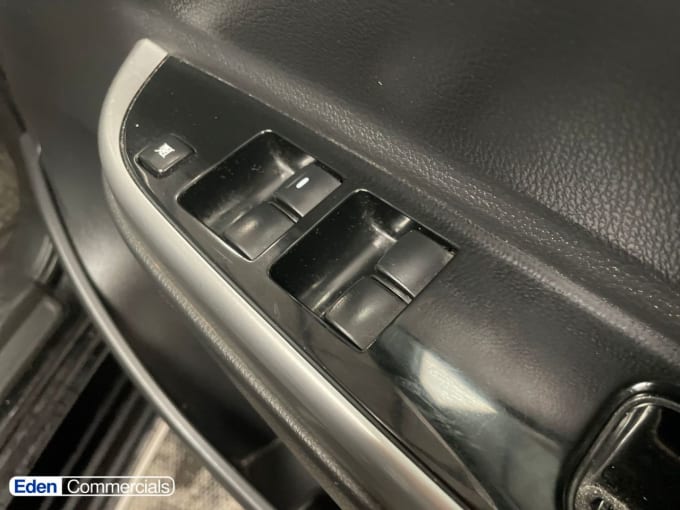 2025 Mitsubishi L200