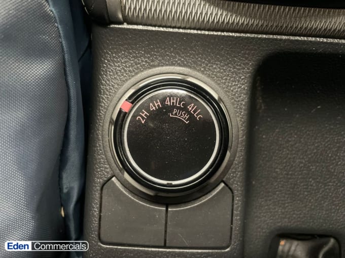 2025 Mitsubishi L200