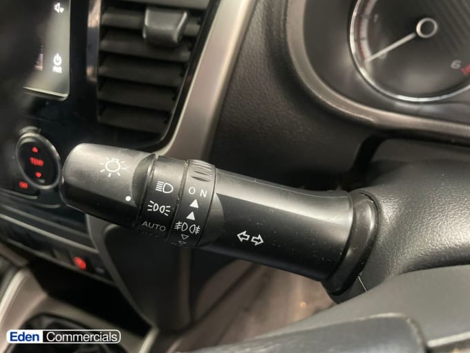 2025 Mitsubishi L200