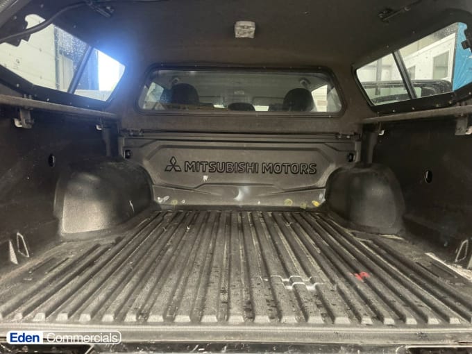 2025 Mitsubishi L200