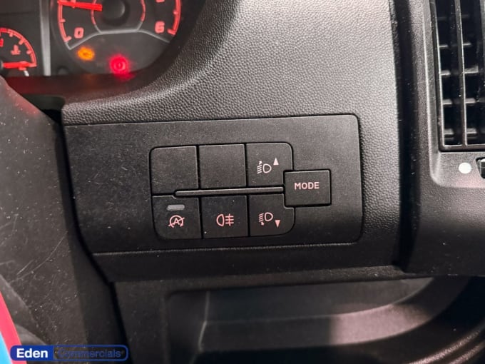 2025 Vauxhall Movano