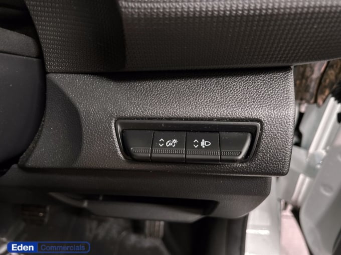 2025 Renault Trafic