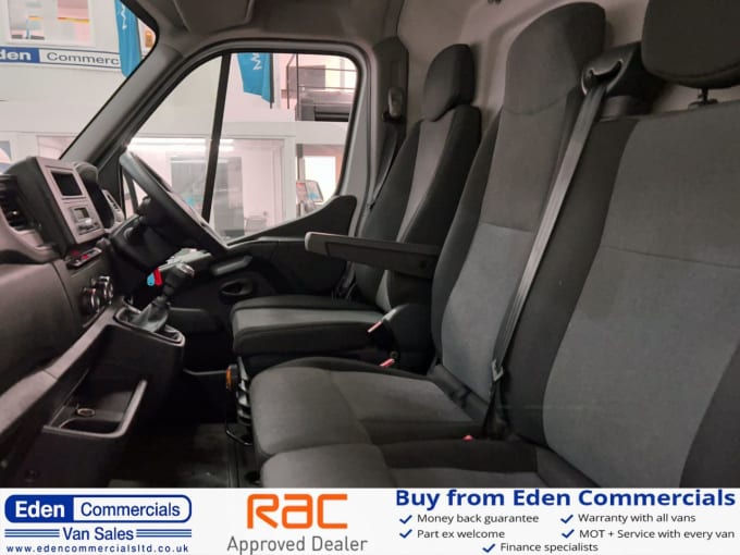 2025 Renault Master