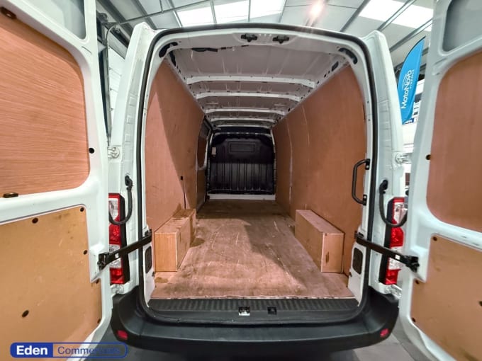 2025 Renault Master