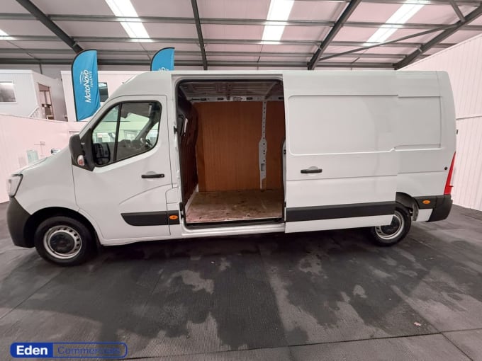 2025 Renault Master