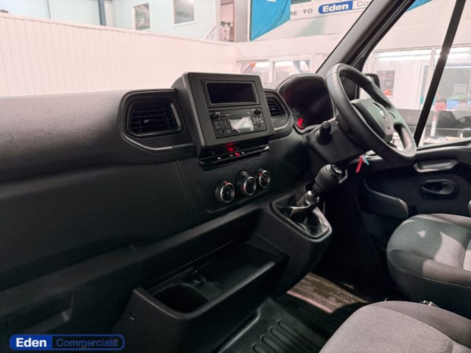 2025 Renault Master
