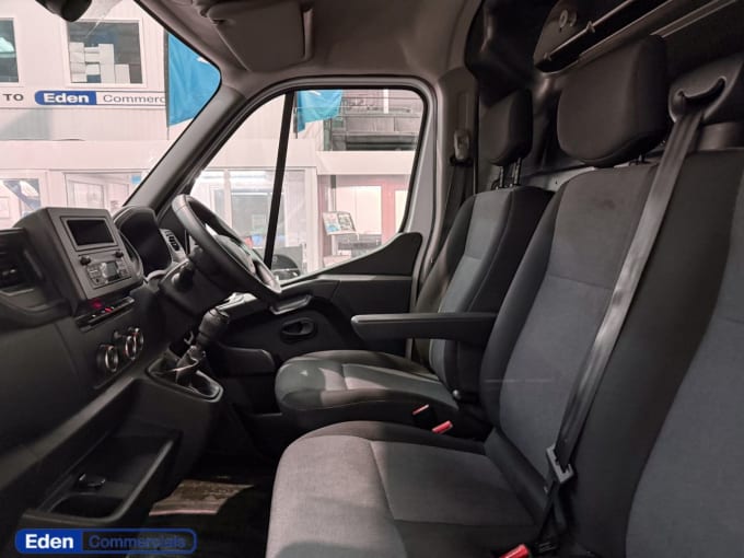 2025 Renault Master