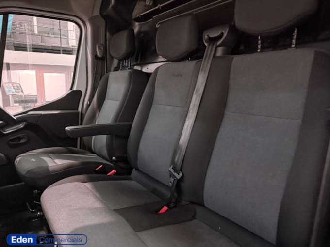 2025 Renault Master