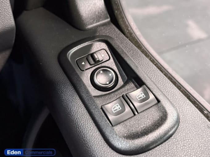 2025 Renault Master
