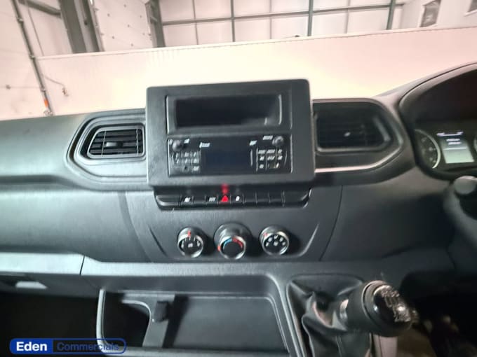 2025 Renault Master