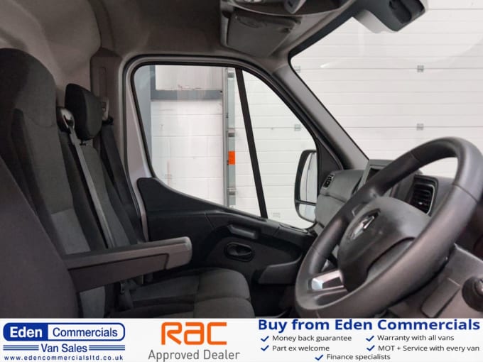 2025 Renault Master
