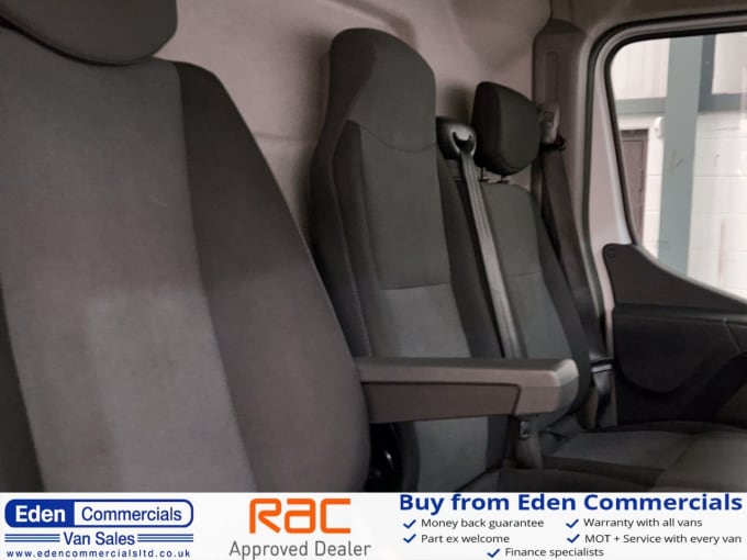 2025 Renault Master