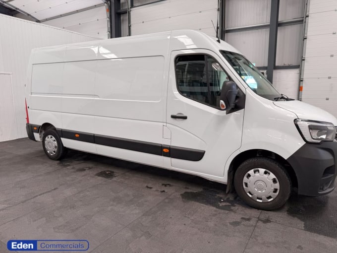 2025 Renault Master