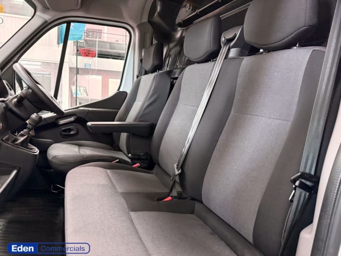 2025 Renault Master
