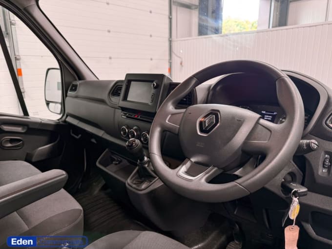 2025 Renault Master