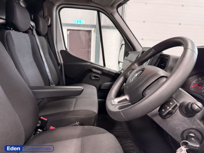 2025 Renault Master