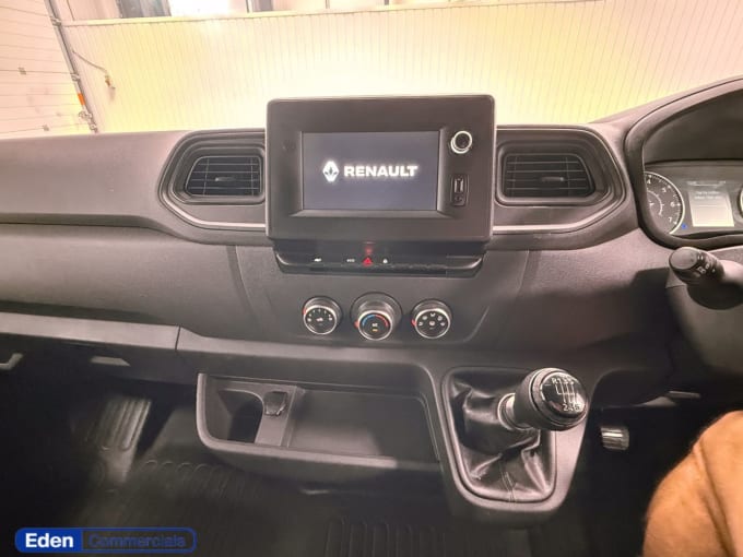 2025 Renault Master
