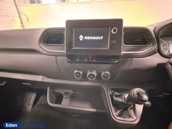 2025 Renault Master
