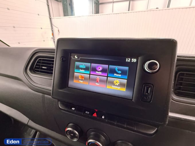 2025 Renault Master
