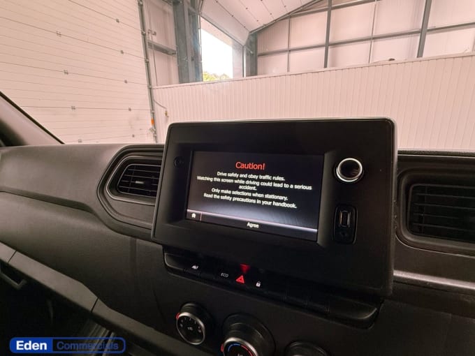 2025 Renault Master