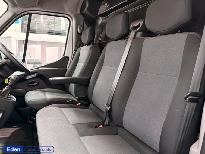 2025 Renault Master