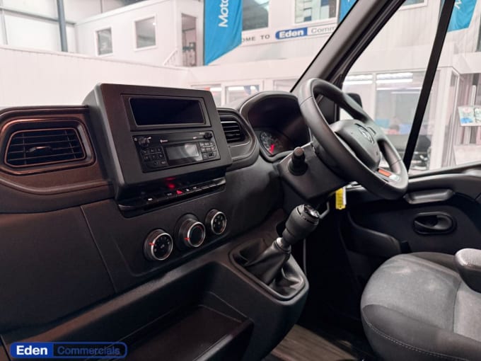 2025 Renault Master