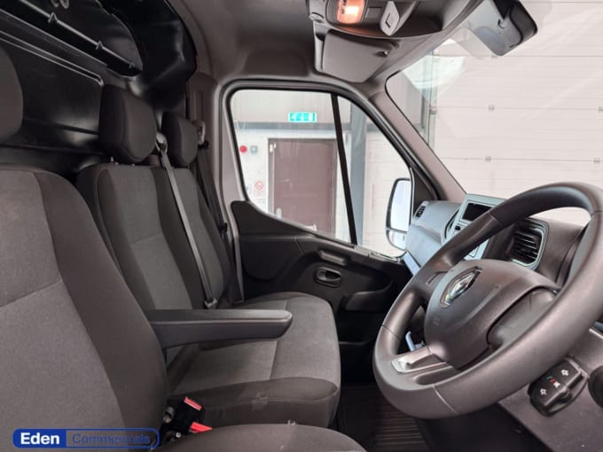 2025 Renault Master