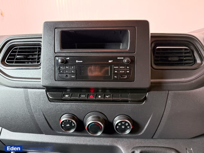 2025 Renault Master