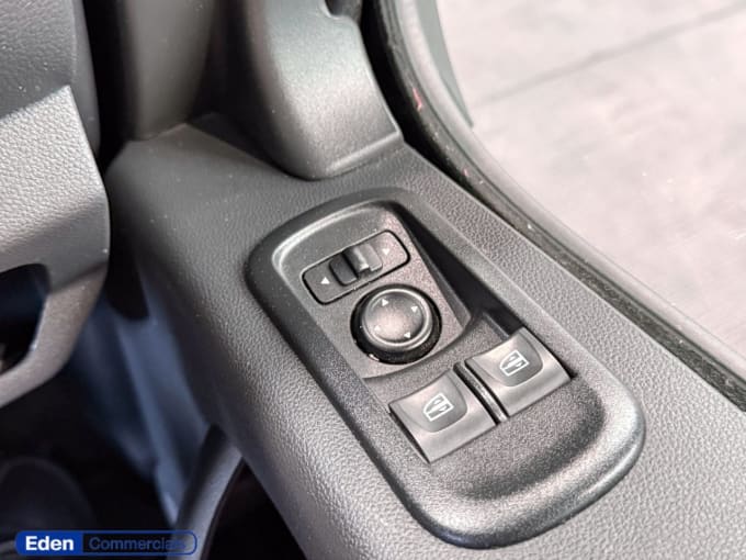 2025 Renault Master