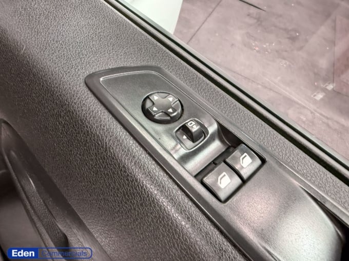 2025 Peugeot Expert