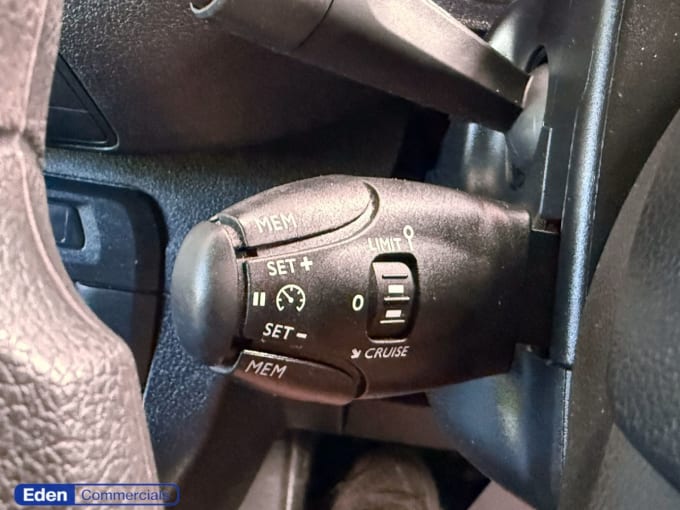 2025 Peugeot Expert