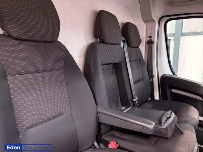 2025 Vauxhall Movano