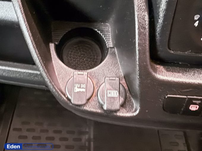 2025 Vauxhall Movano