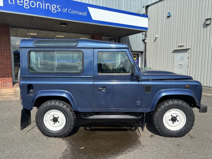 2025 Land Rover Defender 90
