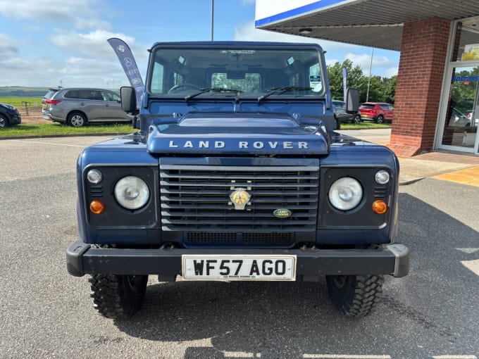 2025 Land Rover Defender 90