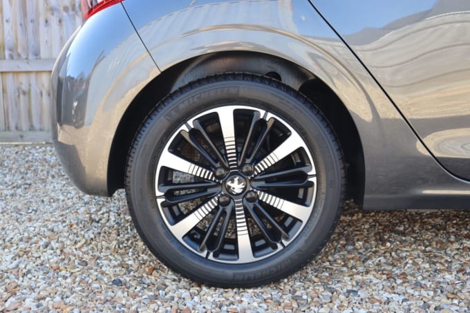 2025 Peugeot 208