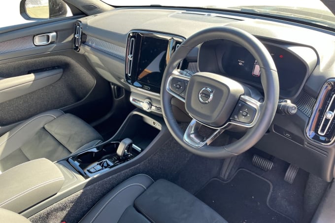2025 Volvo Xc40