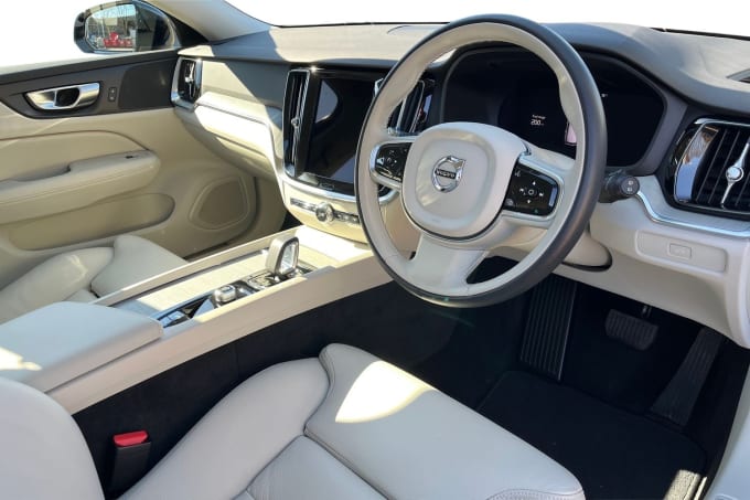 2025 Volvo V60