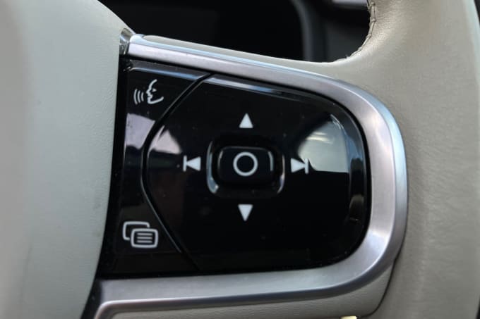 2025 Volvo V90