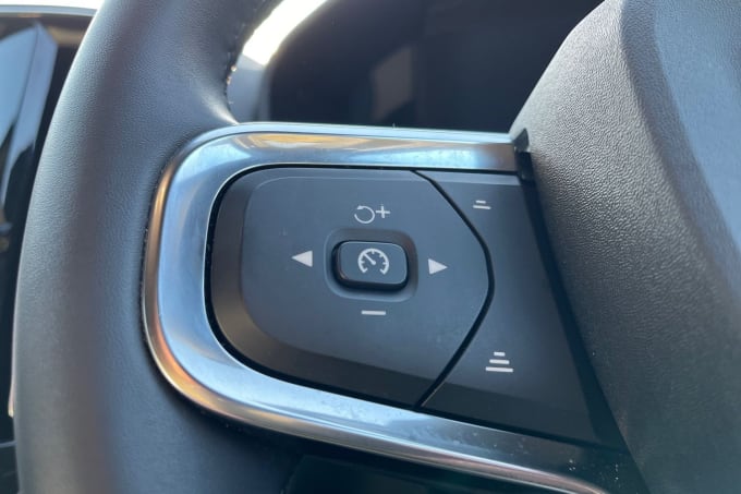 2025 Volvo Xc40