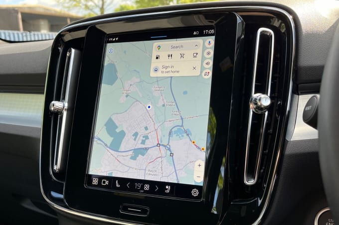 2025 Volvo Xc40